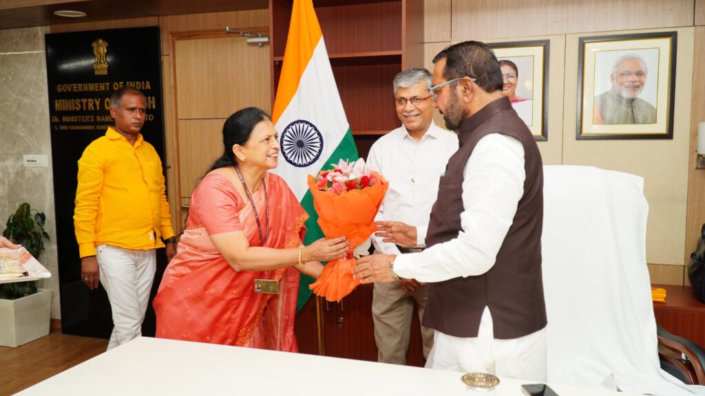 The Director Prof. (Dr.) @tnesari and the team of AIIA had the distinct honour of welcoming the Hon'ble Union Minister of State for Ayush (Independent Charge) Shri @mpprataprao Ji in his office